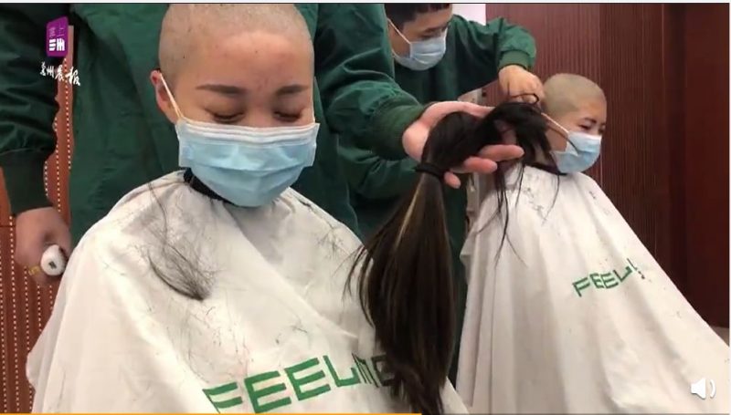 Пользователи китайских соцсетей осудили принудительное бритье медсестер налысо