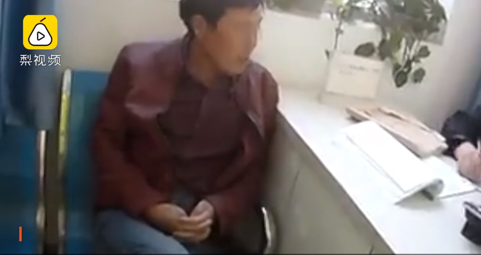 в Китае скрывавшегося 13 лет убийцу арестовали из-за отсутствия шлема