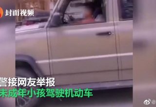 В Китае мать разрешила маленькому сыну вести машину. Женщину оштрафовали