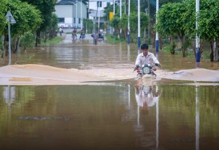 Новости Китая, вечер: пятый фитнес-трекер Xiaomi и нескончаемые наводнения