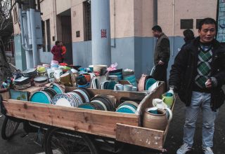 Новости Китая, утро: сезон озона и возвращение уличных торговцев