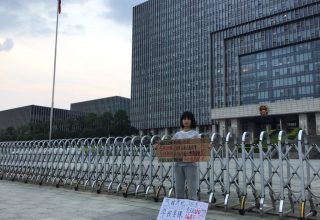 Китайская «Грета Тунберг». Как 17-летняя девочка борется с изменением климата в КНР