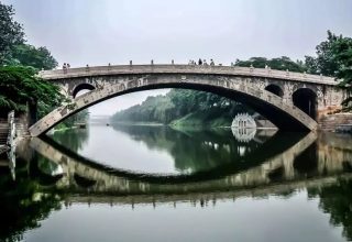 Новости Китая, утро: самый длинный в мире мост из 3D-принтера и запрет на посещение парков