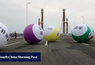 Новости Китая, утро: шанхайская прописка для молодых талантов и арт-перформанс с гигантскими надувными шарами