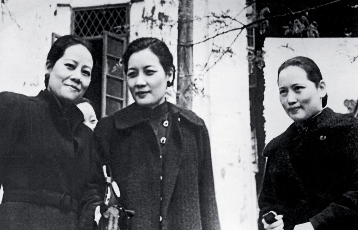 Сестры Сун, слева направо: Сун Айлин, Сун Мэйлин, Сун Цинлин