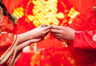 Китаянка отменила свадьбу, потому что жених купил ей белье не того размера