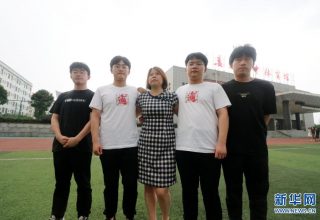 В китайском ЕГЭ впервые приняли участие мальчики-четверняшки. Родители благодарят врачей за спасение детей