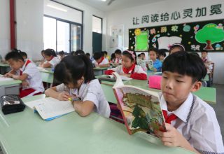 В Китае решили нанимать больше учителей-мужчин. За тест им достаточно набрать 4 балла из 100