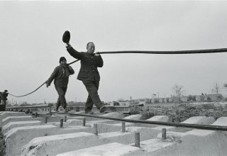 Ретроспектива социальной реальности Китая: крестьяне и рабочие-мигранты на фото 1978—2002 гг.