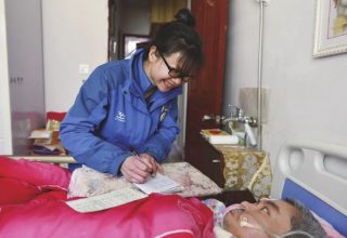Язык любви. Китаянка разработала цифровой код для общения с парализованным мужем