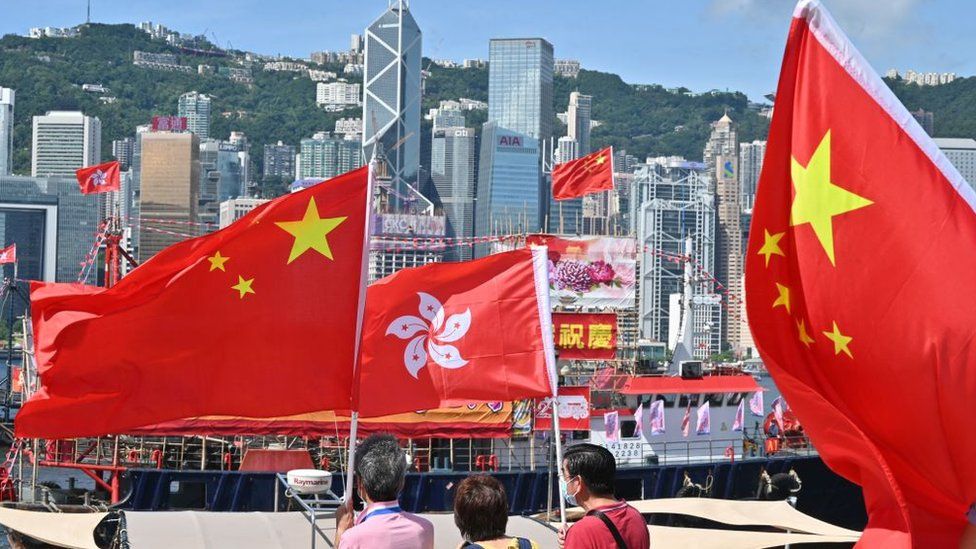 ЭКДайджест. Китай за неделю: 25-я годовщина возвращения Гонконга, сокращенный карантин и 2-е место на Чемпионате по водным видам спорта