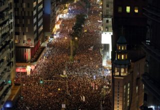 -2-млн-человек-вышло-на-протесты-в-Гонконге-они-требуют-отставки-главы-САР-Кэрри-Лам-e1560751829278.jpg