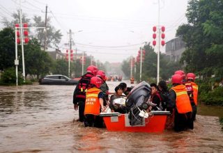 2021-07-22T043032Z_1575301091_RC2WOO9ZTO5E_RTRMADP_3_CHINA-WEATHER-HENAN.jpeg-1-e1627052453932.jpg