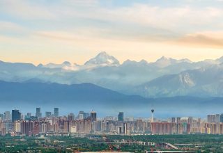_Chengdu_skyline_with_snow_capped_mountains.jpg