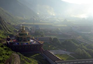 tibetan_buddhist_temple_at_baiyu_morning_light.jpg